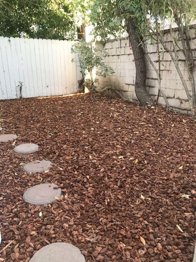 Building Photo - Private Updated 3-Bedroom 3-Bathroom Tri-L...