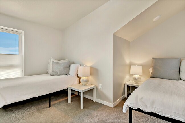 Building Photo - 3537 N Prospect Ln