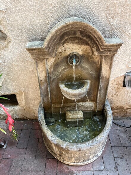 Building Photo - 1040 Prospect Ave