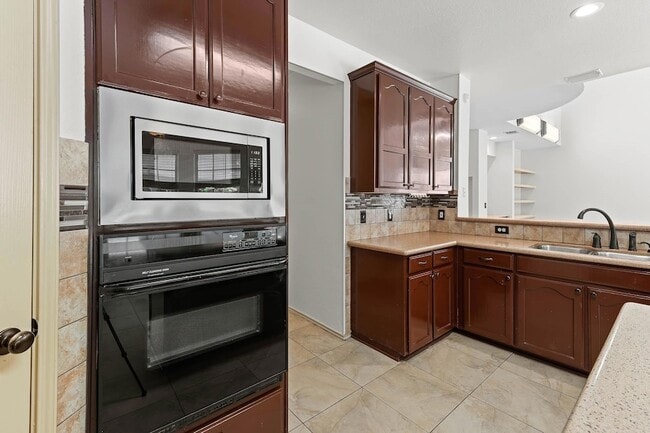Building Photo - 1601 Chasewood Dr
