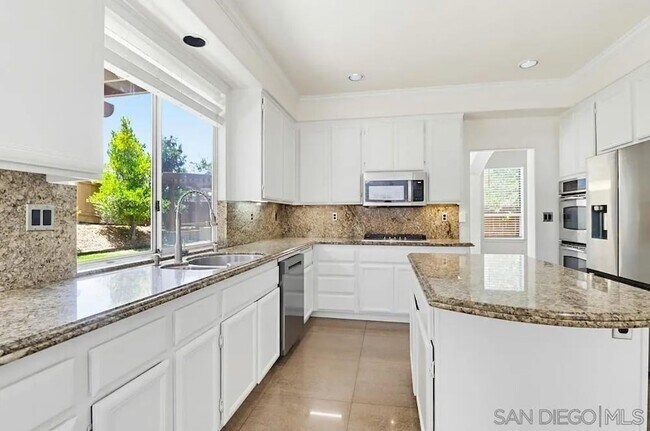 Building Photo - 1100 Corrales Ln