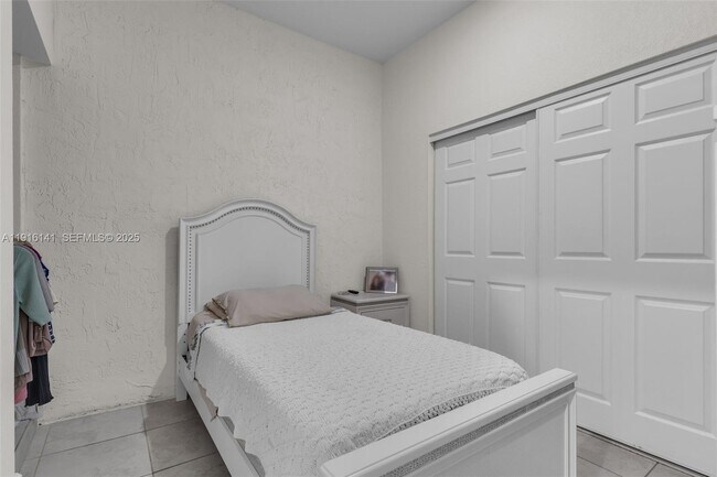 Building Photo - 11413 SW 252nd Ter