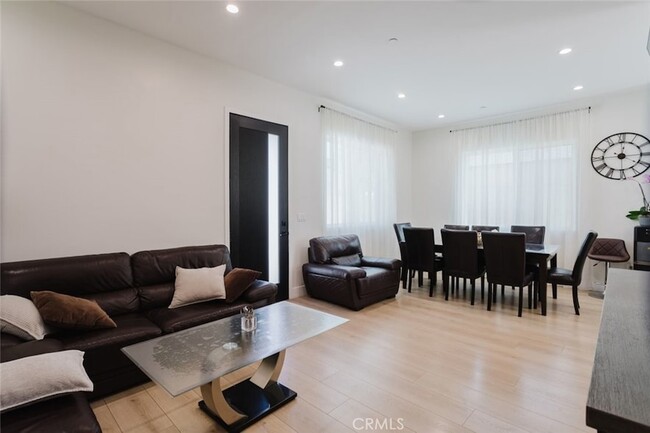 Building Photo - 13540 Hamlin St