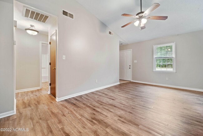 Building Photo - 228 Cedar Crk Dr