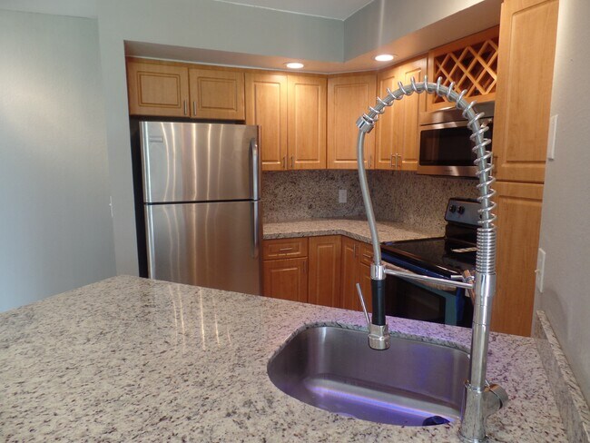 Building Photo - 3350 Pinewalk Dr N