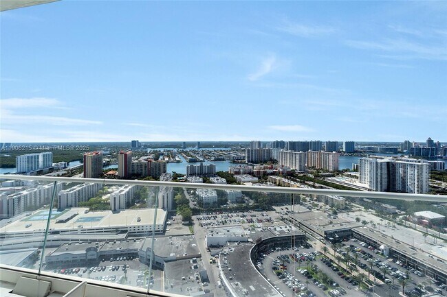 Building Photo - 16901 Collins Ave