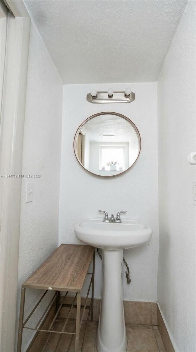 Building Photo - 235 Antilla Ave