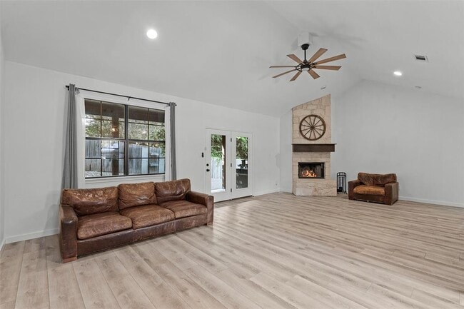 Building Photo - 14913 Longbranch Dr