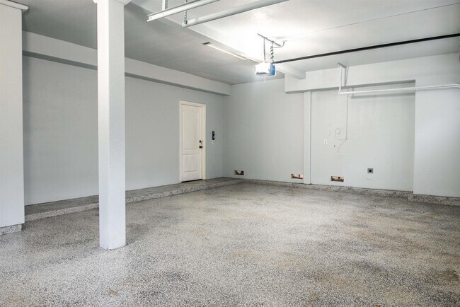 Building Photo - 2930 Doreet Way