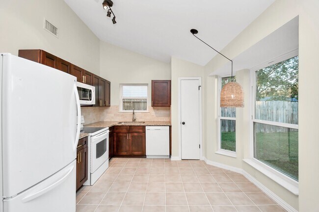 Building Photo - 17107 Amber Ridge Dr