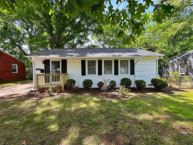 Primary Photo - Well Maintained Home Minutes from Downtown...