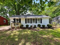 Building Photo - Well Maintained Home Minutes from Downtown Raleigh!
