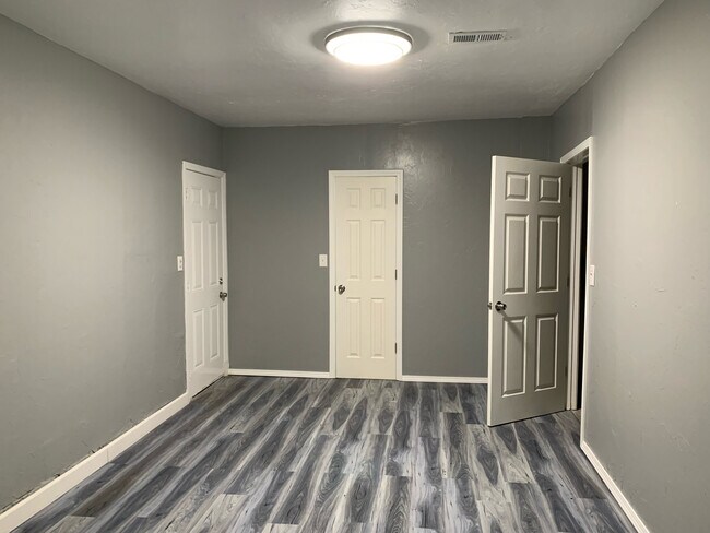 Building Photo - 1417 SW 77th Pl
