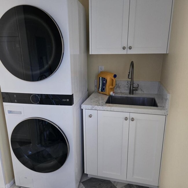 Building Photo - 901 A Ave