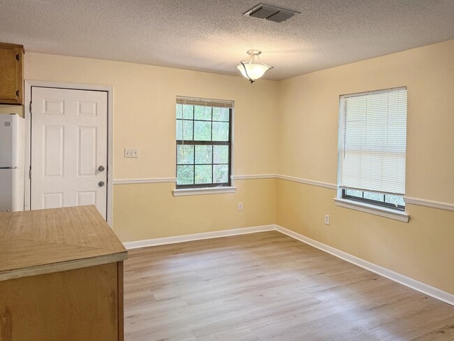 Building Photo - 612A Pelham Rd