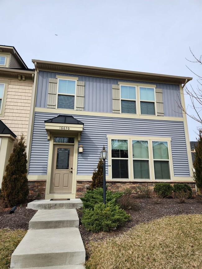 Building Photo - Modern 3 bed Townhouse-Foxcreek Subdivision -Moseley/Chesterfield
