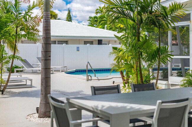 Building Photo - 2407 NE 33rd Ave