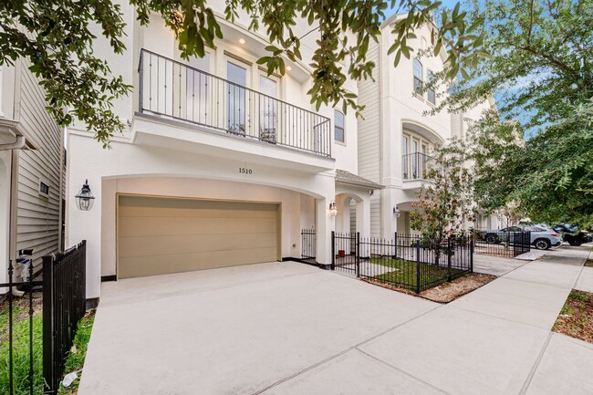 Building Photo - Sawyer Heights Luxury Living