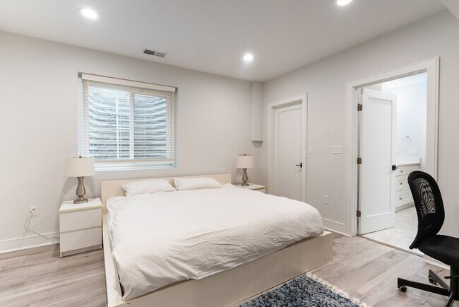 Building Photo - 19 Shute Path