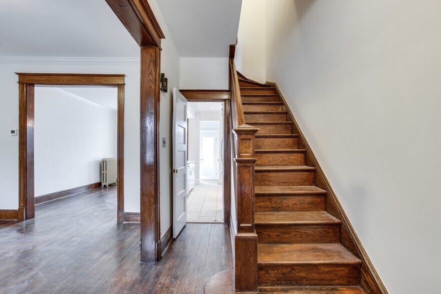 Building Photo - 702 Ingraham St NW