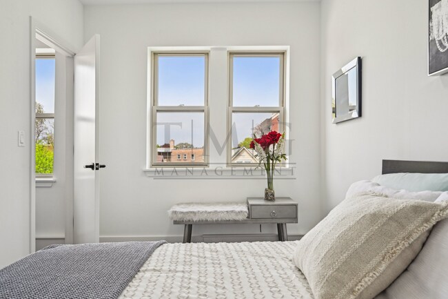 Building Photo - Modern & Brand New 1-Bedroom in Andersonville: Hosting Ready with Luxe Kitchen