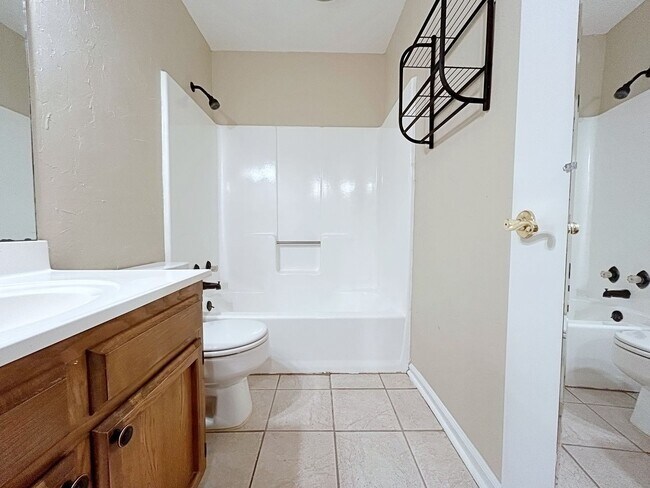 Building Photo - Prime 3 Bed, 2.5 Bath with Fireplace & Fenced Patio!