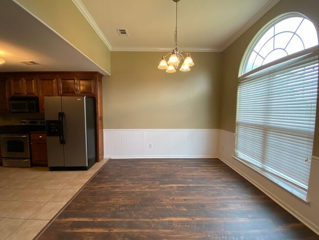 Building Photo - 5618 Emily Ln