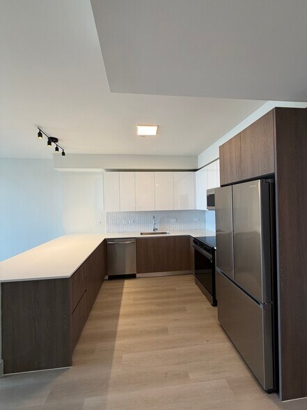 Building Photo - 1549 Van Buren St