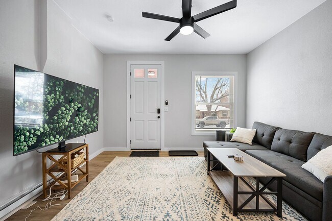 Building Photo - Remodeled 1BD, 1BA in the Highlands with Back Yard