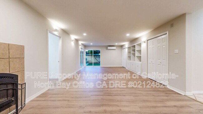 Building Photo - 2450 Grosse Ave