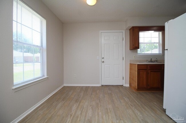 Building Photo - 509 Wood Crest Way