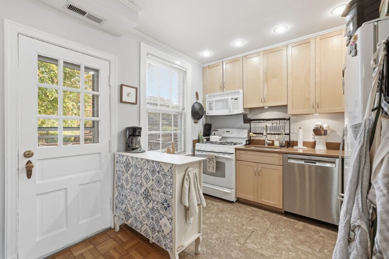 Building Photo - 2700 13th Rd S