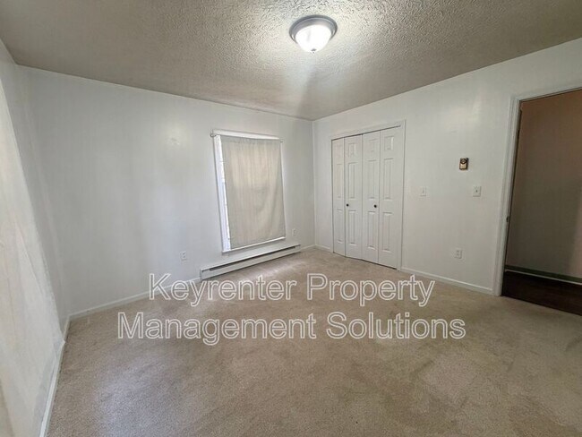 Building Photo - 907 Ladd Rd