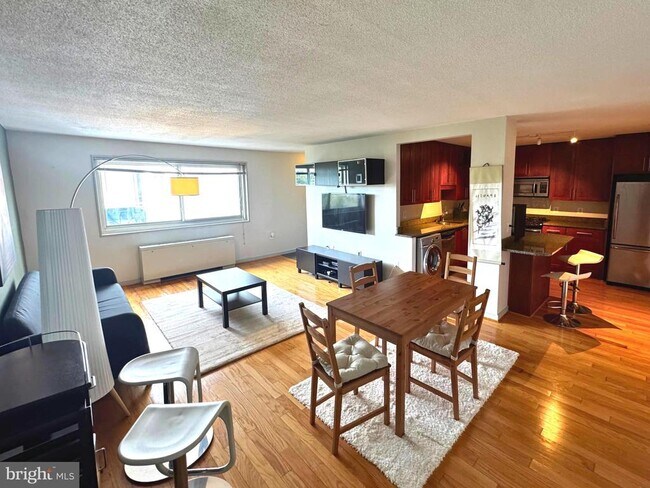 Primary Photo - 7333 New Hampshire Ave