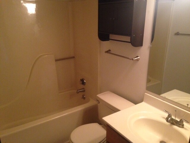 Bathroom - Anic Pointe