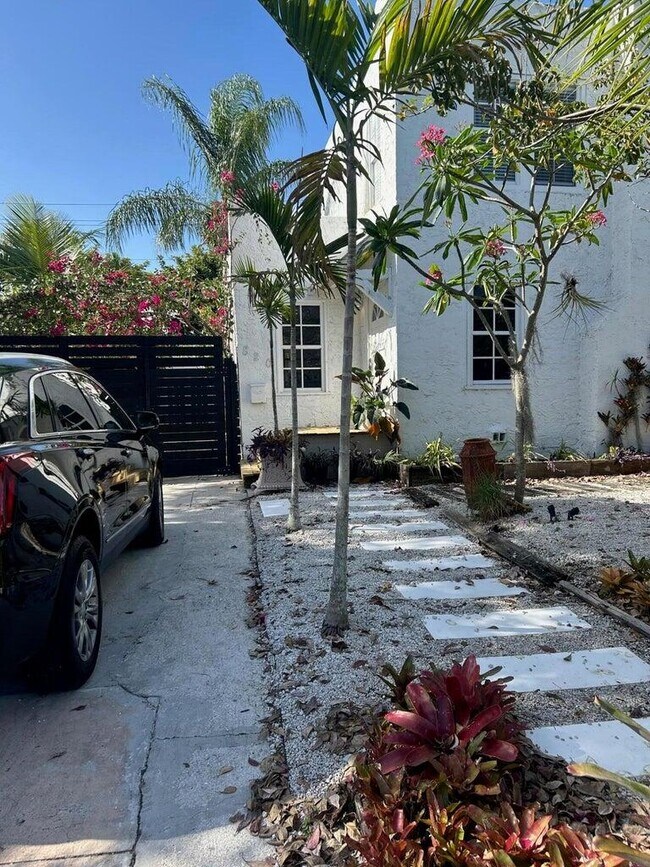 Primary Photo - 820 30th St