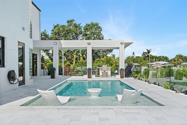 Building Photo - 585 Dolphin Ave SE