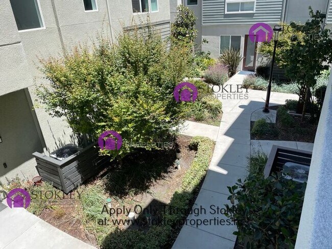 Building Photo - 1543 Longitude Dr