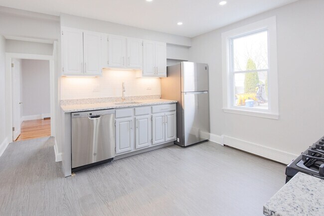 Building Photo - 259 Calvary St