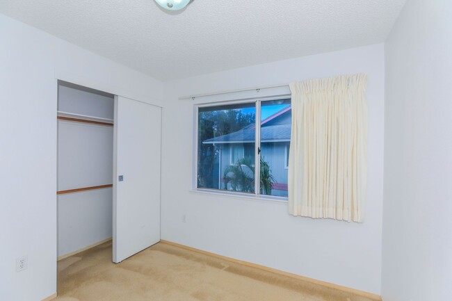 Building Photo - Hillsdale4 Mililani Mauka Town House- Upst...