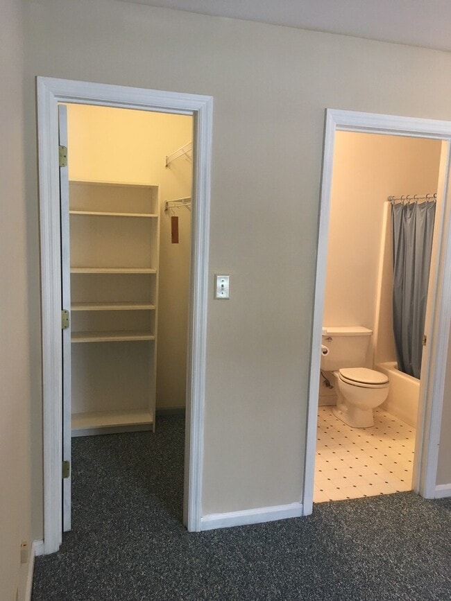 Building Photo - 520 W Hancock St