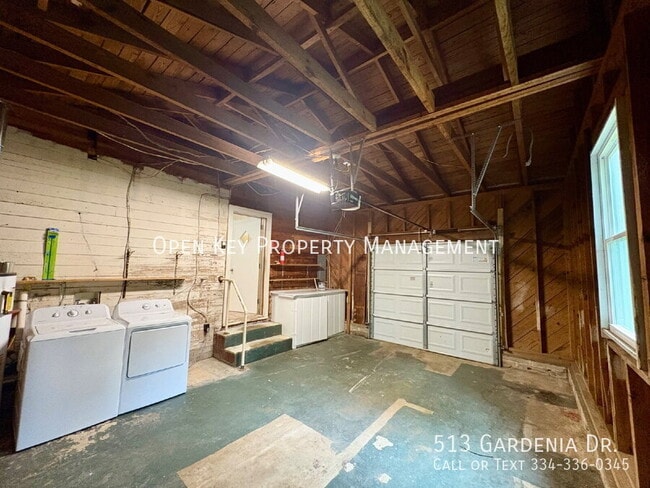 Building Photo - 513 Gardenia Dr