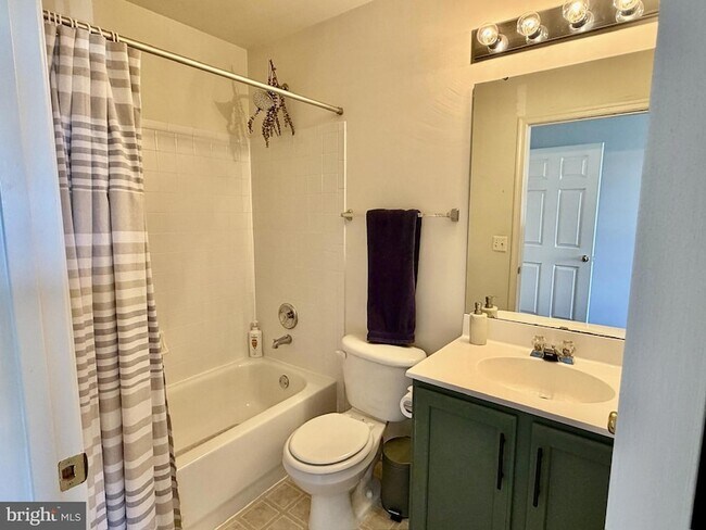 Building Photo - 2908 Huntington Grove Square