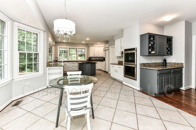 Building Photo - 2030 Spring Branch Dr