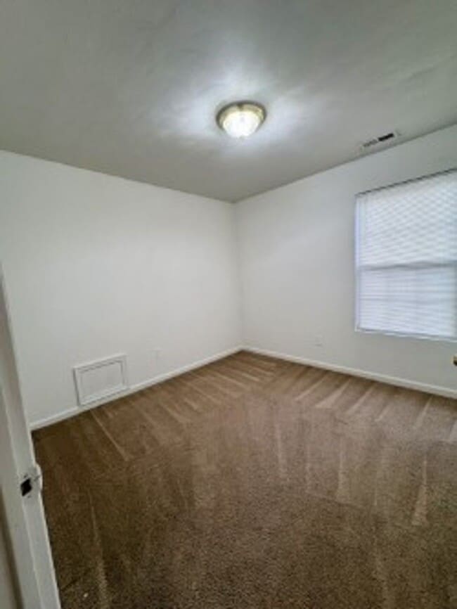 Building Photo - Huntersville