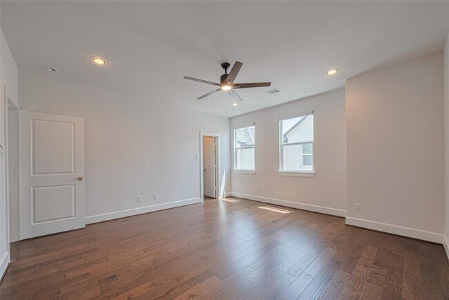 Building Photo - 1237 W 23rd St