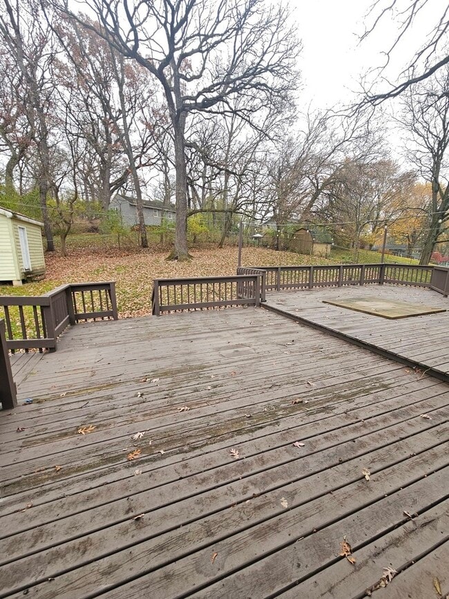 Building Photo - 600 Hawthorne Ln