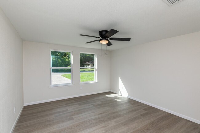 Building Photo - 5260 Landry Ln