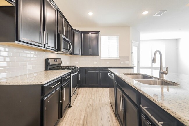 Building Photo - 2409 Rooster Ln