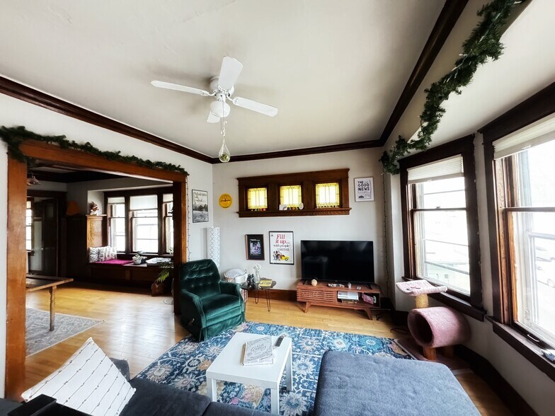 Living Room - 3318 N Oakland Ave